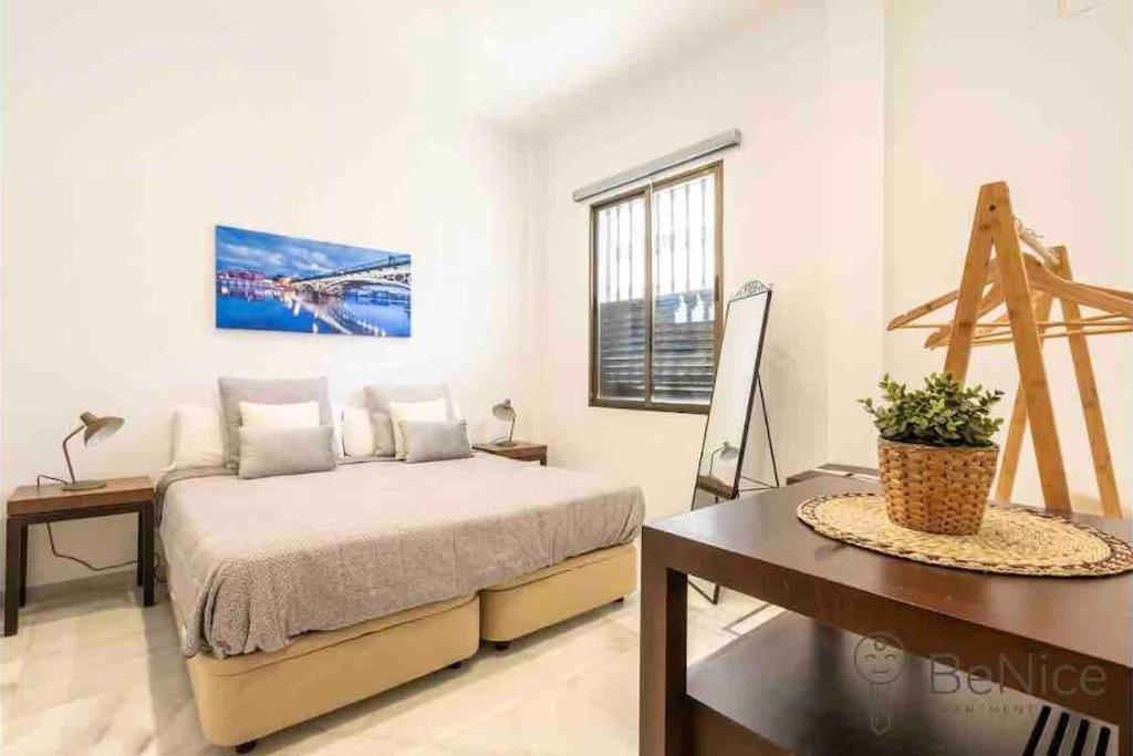 Luxury Apartamento Sevilla Centro -Triana Exterior photo