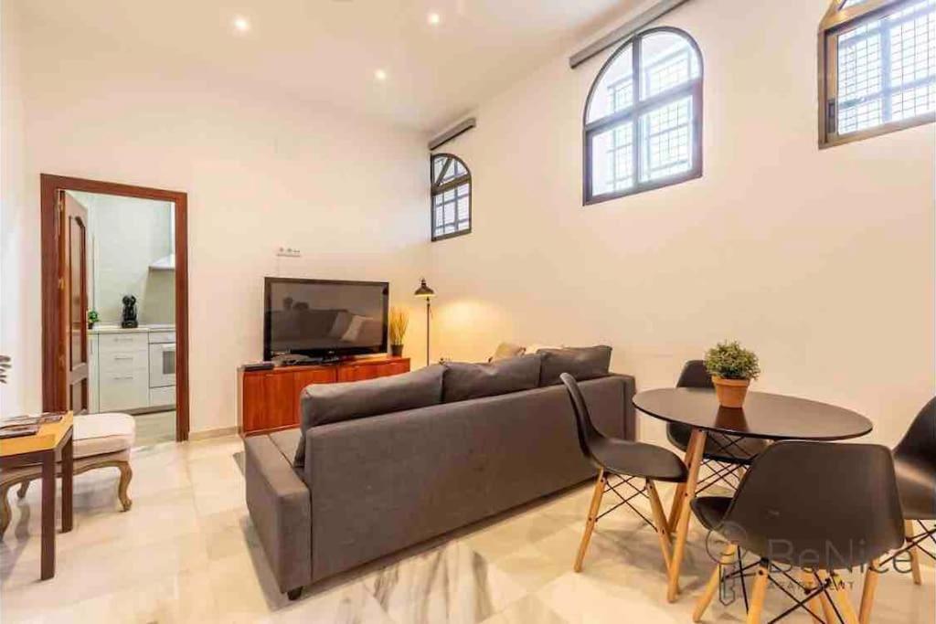 Luxury Apartamento Sevilla Centro -Triana Exterior photo